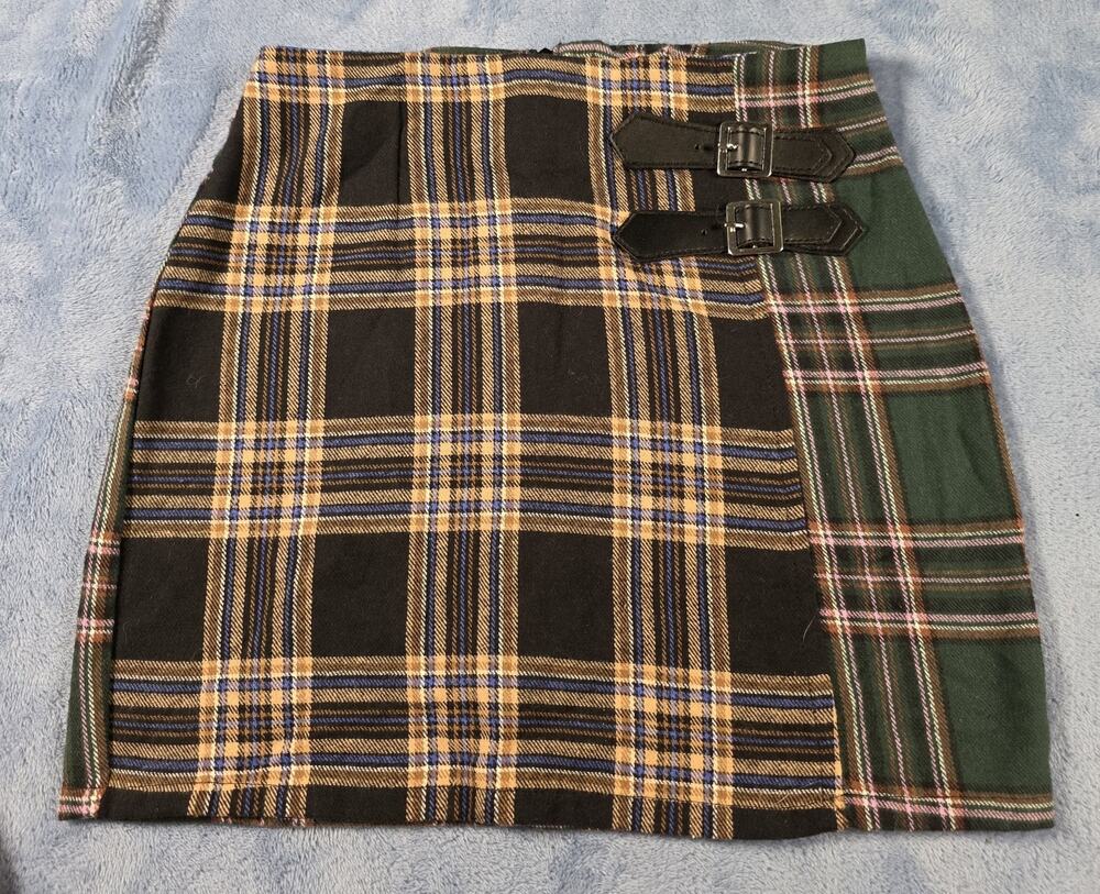 No Boundaries Girls Size M 7/8 Plaid Mini Skirt Buckle Detail Green Brown